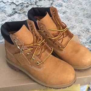 Kids timberland. Wheat 6” size 3 little kids.